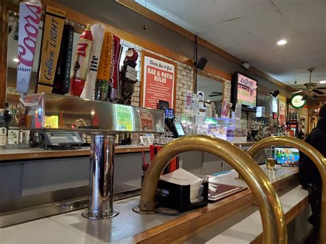 Tracks bar and grill  Lipsie Pines Tavern ($$) Bar Food Distance: 4